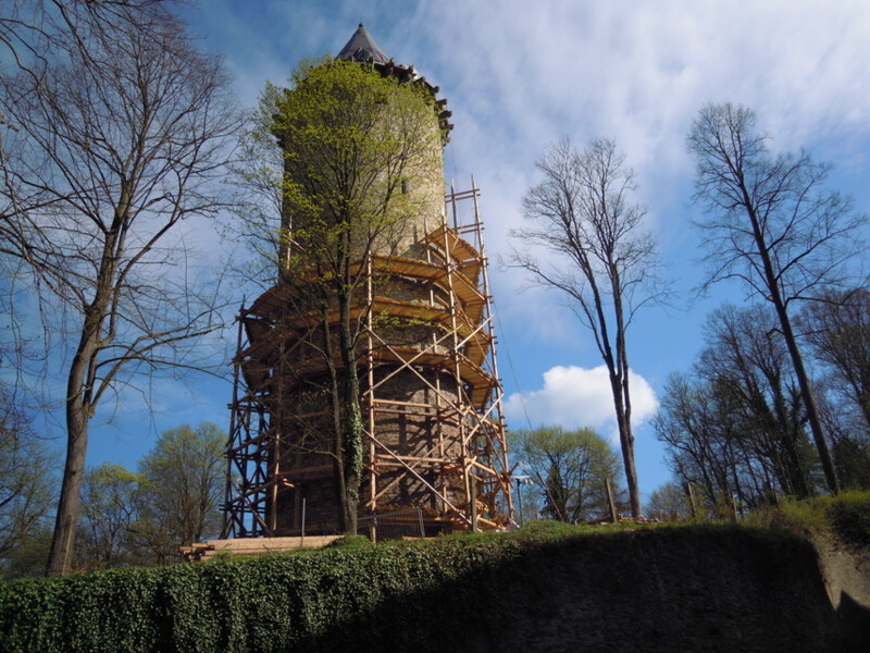 Jakobínka se středověkým lešením